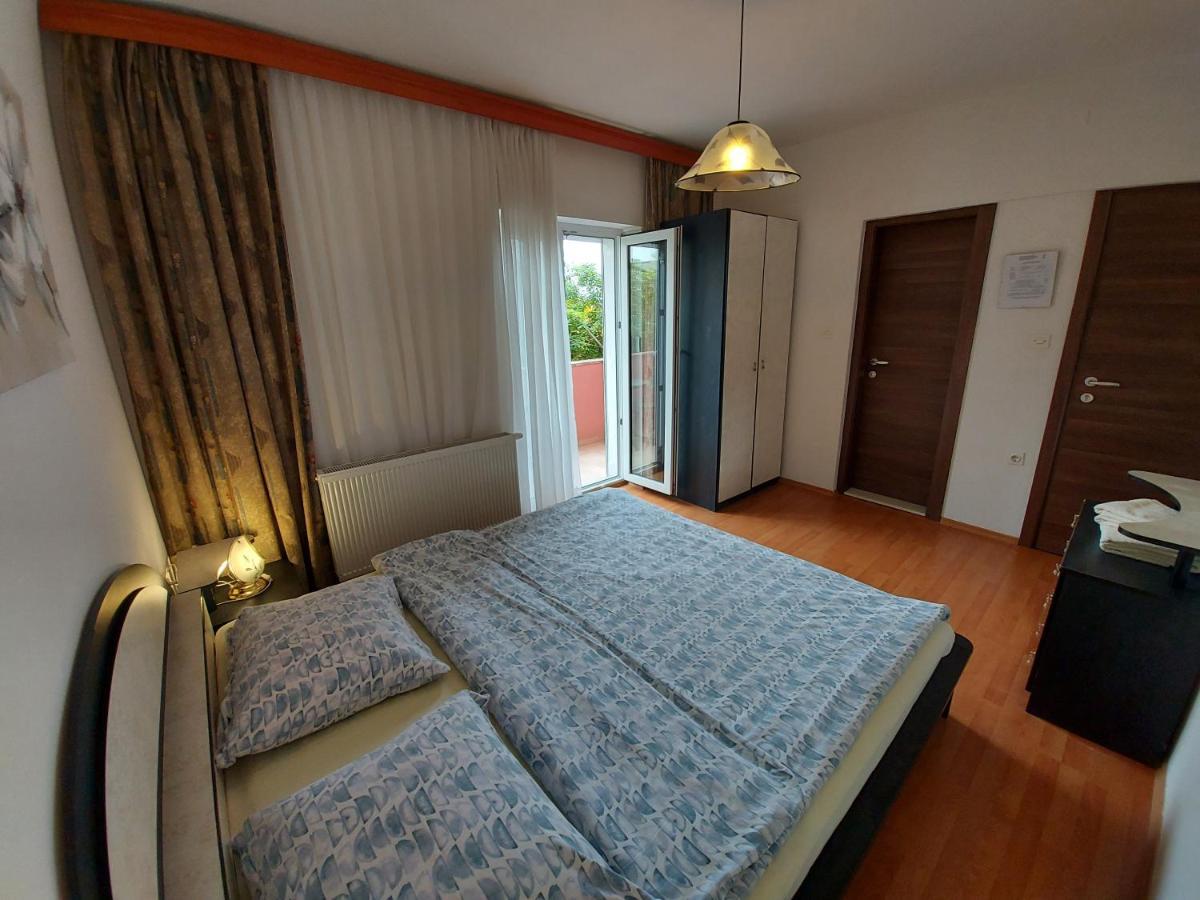 Apartments & Rooms Nensi Baška Eksteriør billede